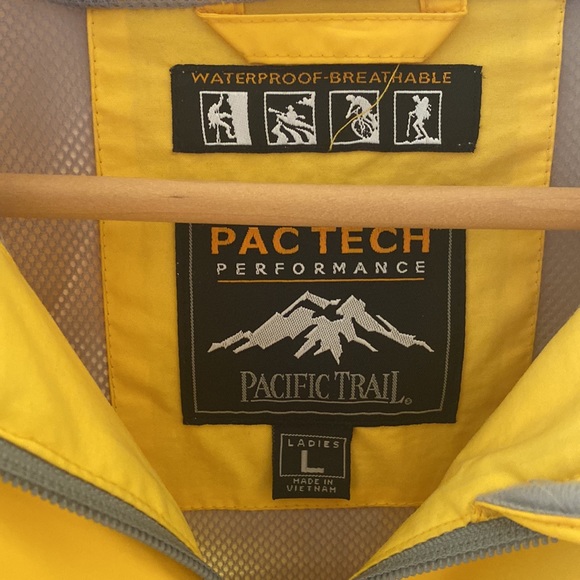 Pacific Trail Women’s Lightweight Rain Jacket - Picture 2 of 6